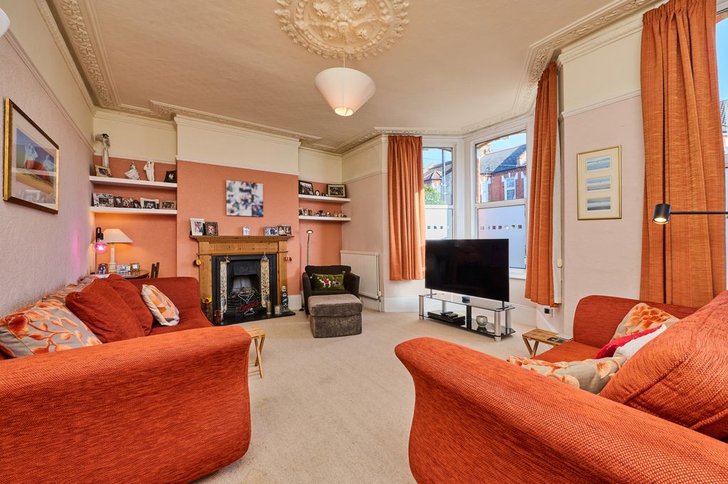 Property photo 2 of 13