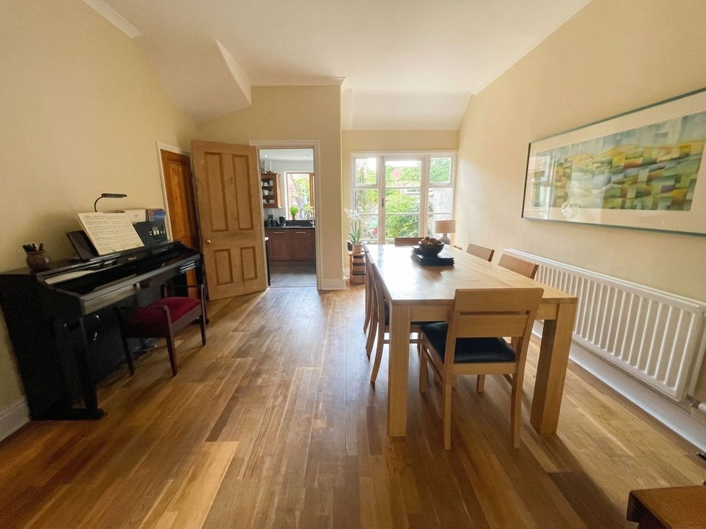 Property photo 3 of 28