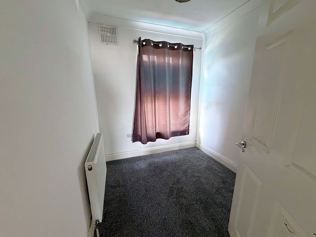 Property photo 3 of 8 Bedroom