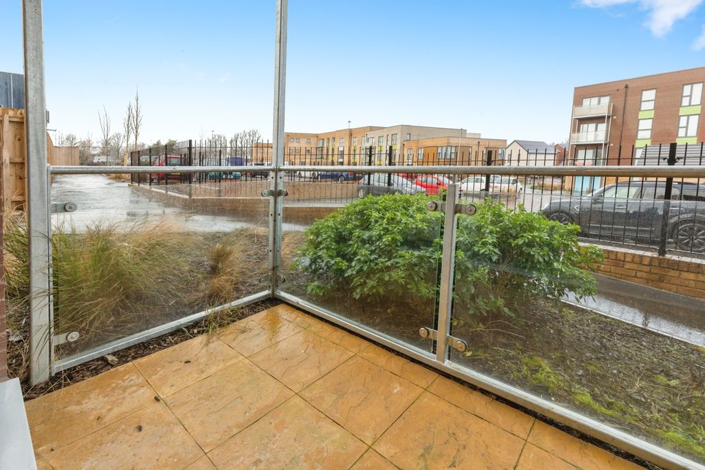Property photo 3 of 19 Terrace
