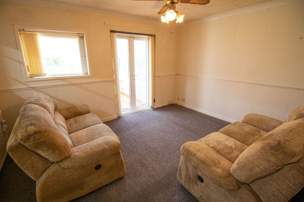 Property photo 3 of 14 Lounge