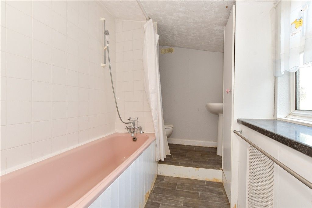 Property photo 2 of 8 Bathroom