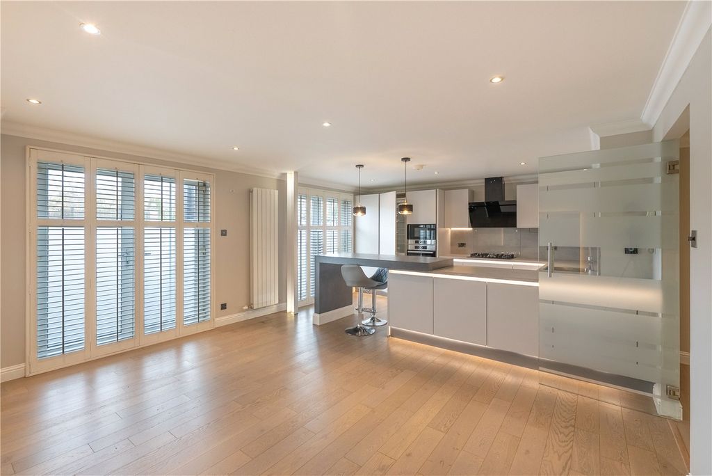 Property photo 3 of 24 Queens Road 3