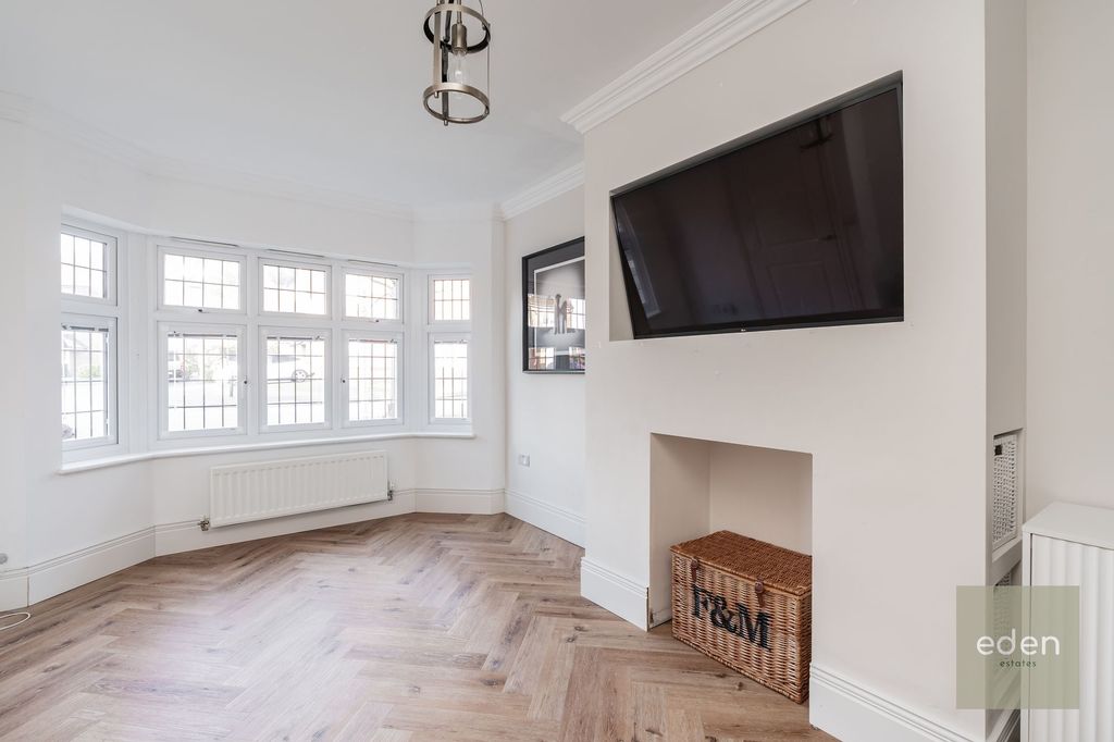 Property photo 3 of 26