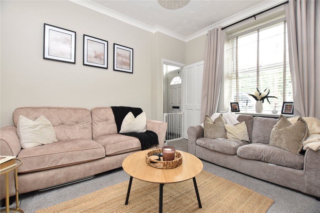 Property photo 2 of 13 Picture No. 12