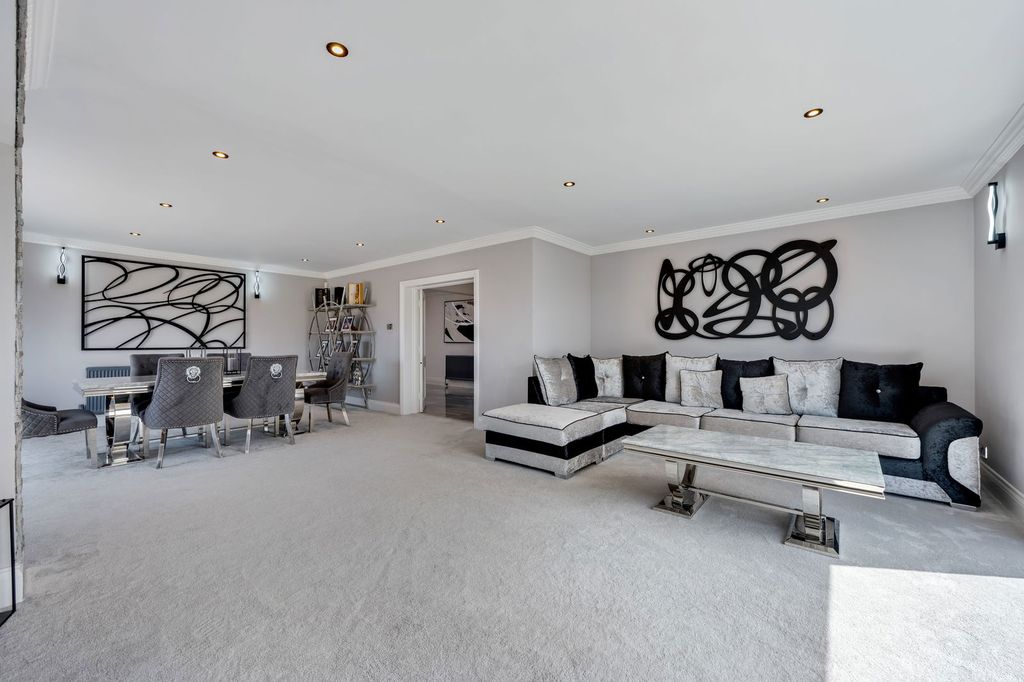 Property photo 2 of 45