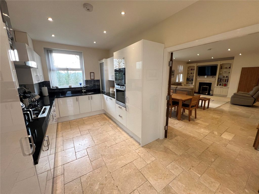 Property photo 2 of 12 Stunning Kitchen