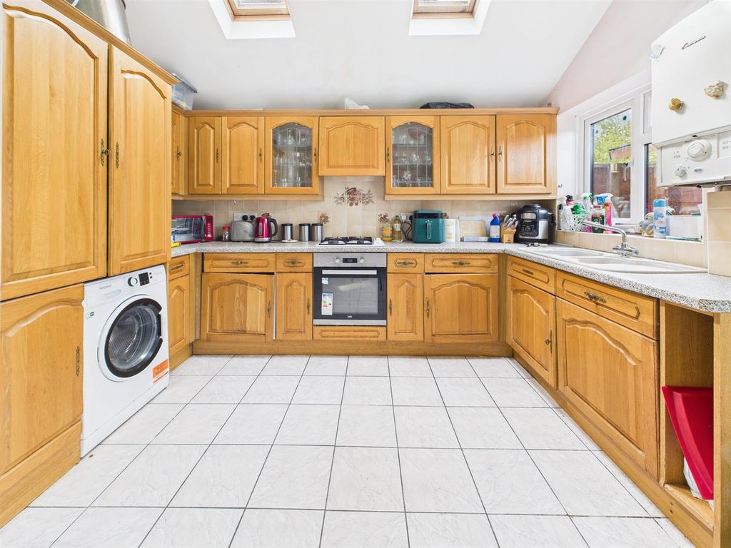 Property photo 2 of 20