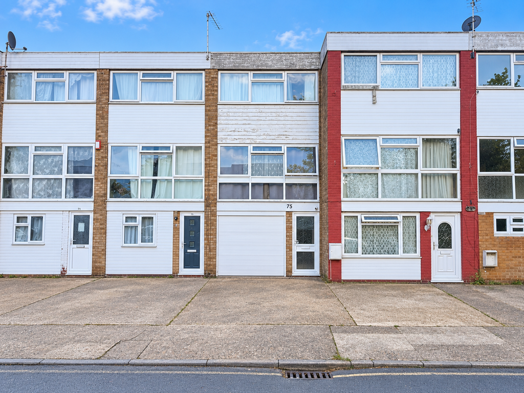 Property photo 1 of 13 3 Bedroom Mid Terrace House For Sale