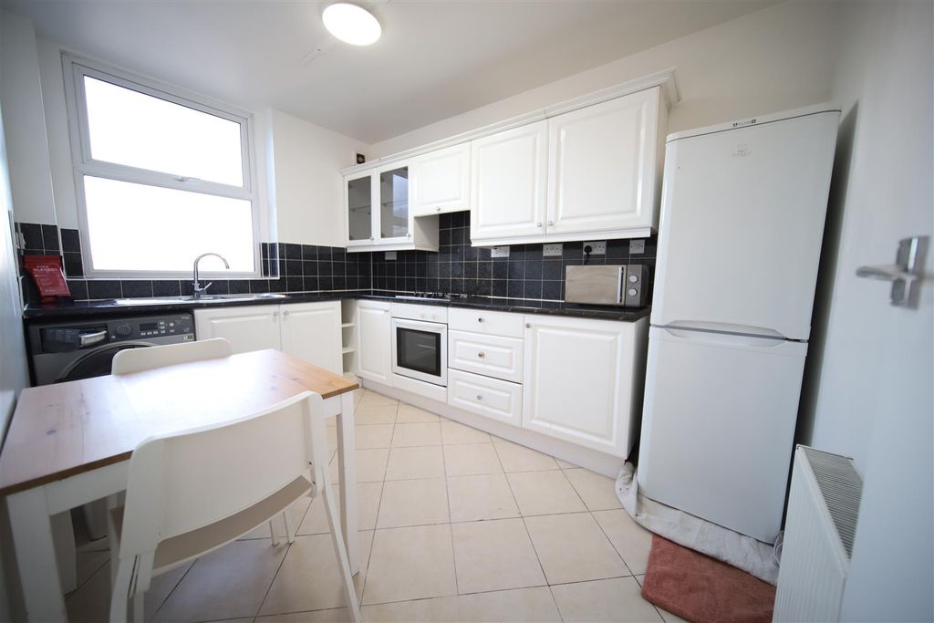 Property photo 2 of 4 Kitchen.Jpg