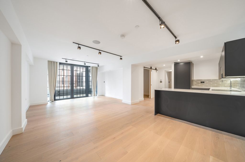 Property photo 1 of 21 Kitchen