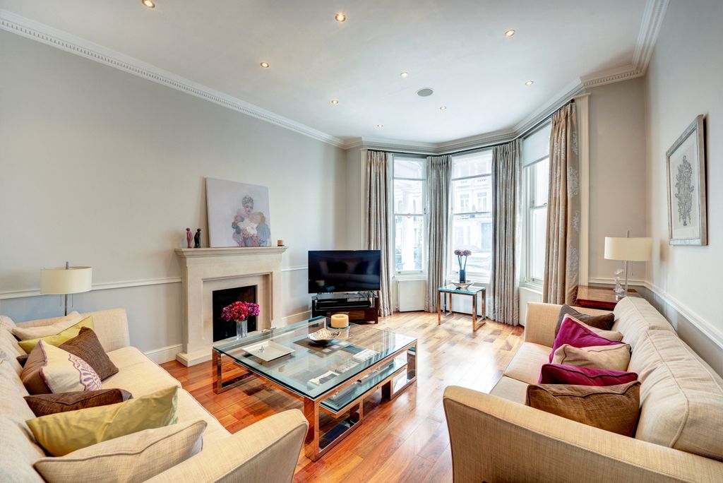 Property photo 1 of 10 2 2 Beaufort Gardens 2553 Rec1