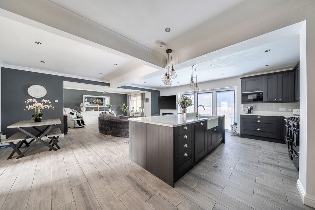 Property photo 2 of 28 1425966-1-69B17c4...