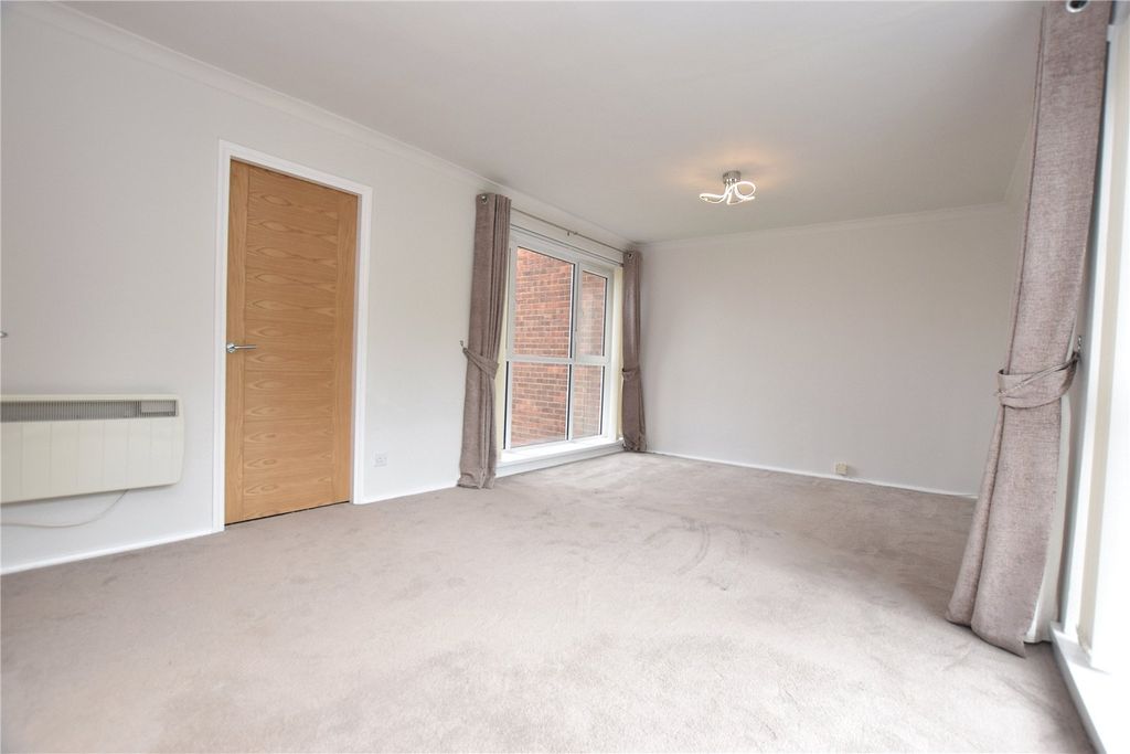 Property photo 3 of 8 Picture No. 05