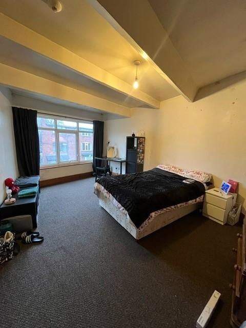 Property photo 1 of 13 Spacious Bedroom With A Large Window, Double Bed, ...