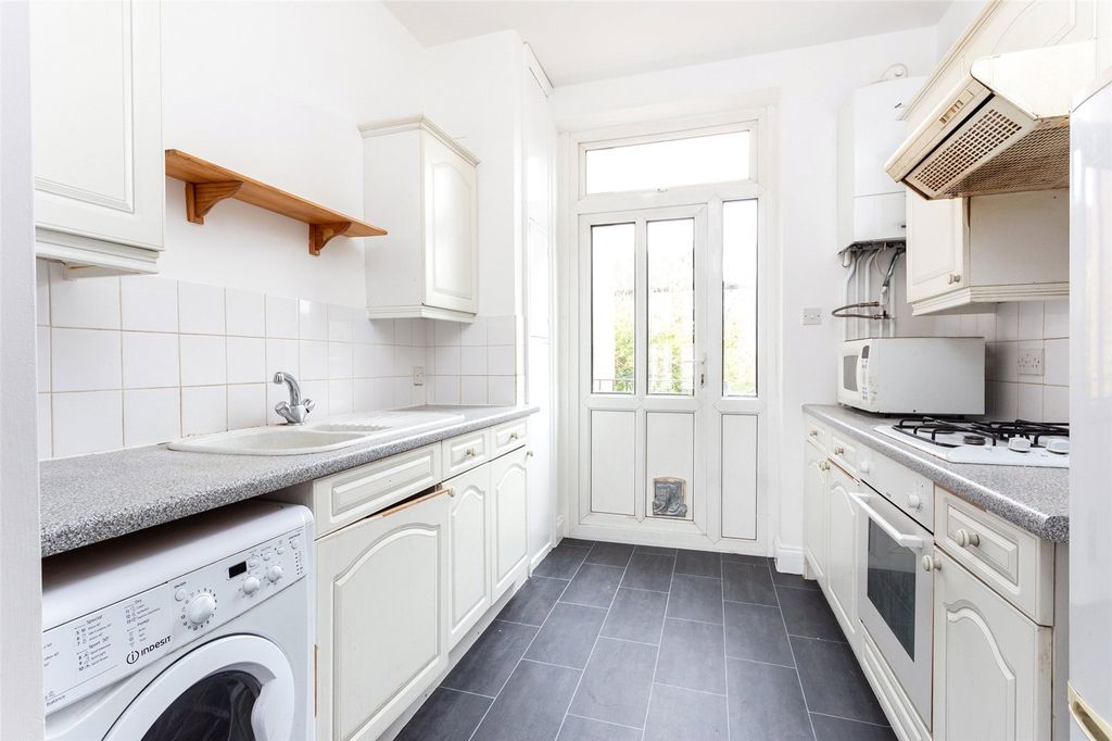 Property photo 3 of 10 3