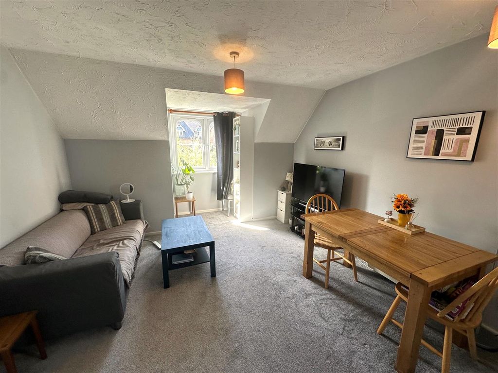 Property photo 2 of 8 Coopers Estate Agents