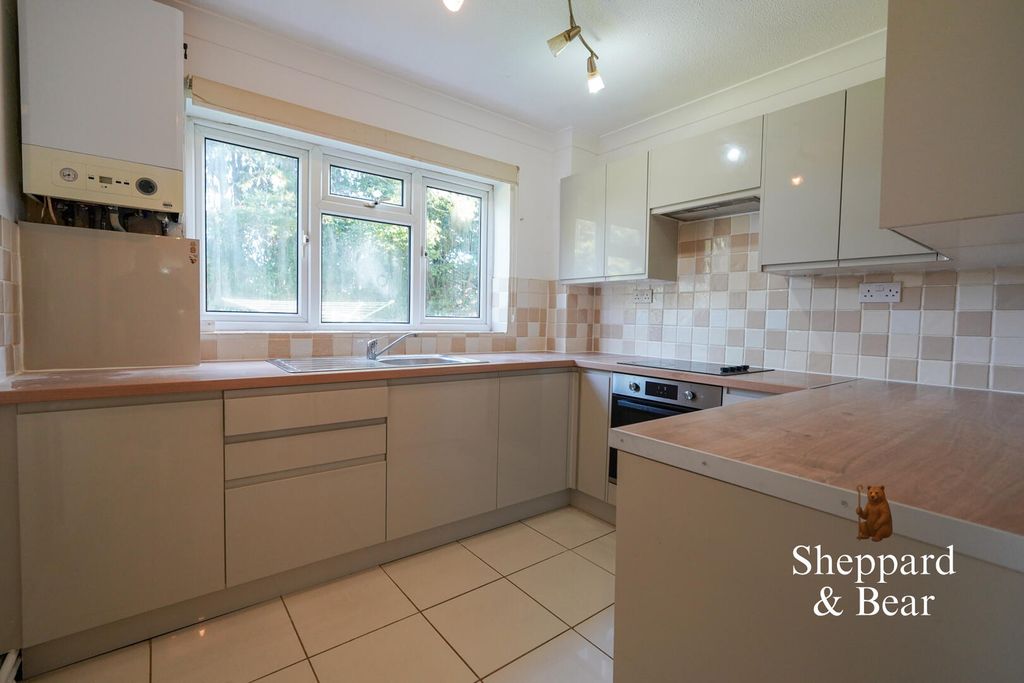 Property photo 1 of 18 Kitchen