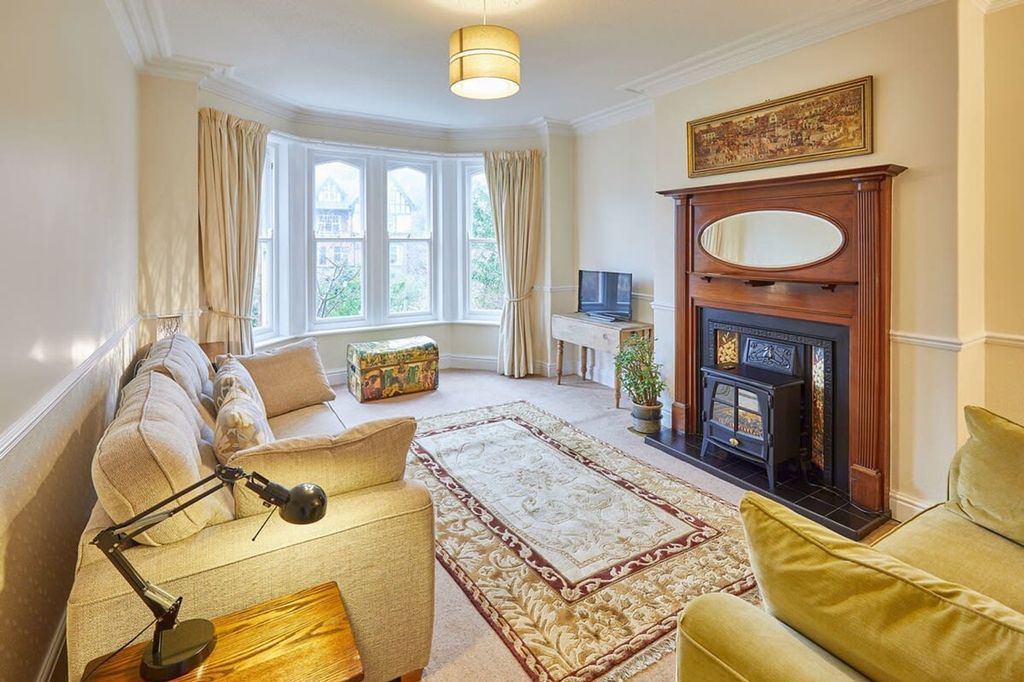 Property photo 1 of 14 Living Room