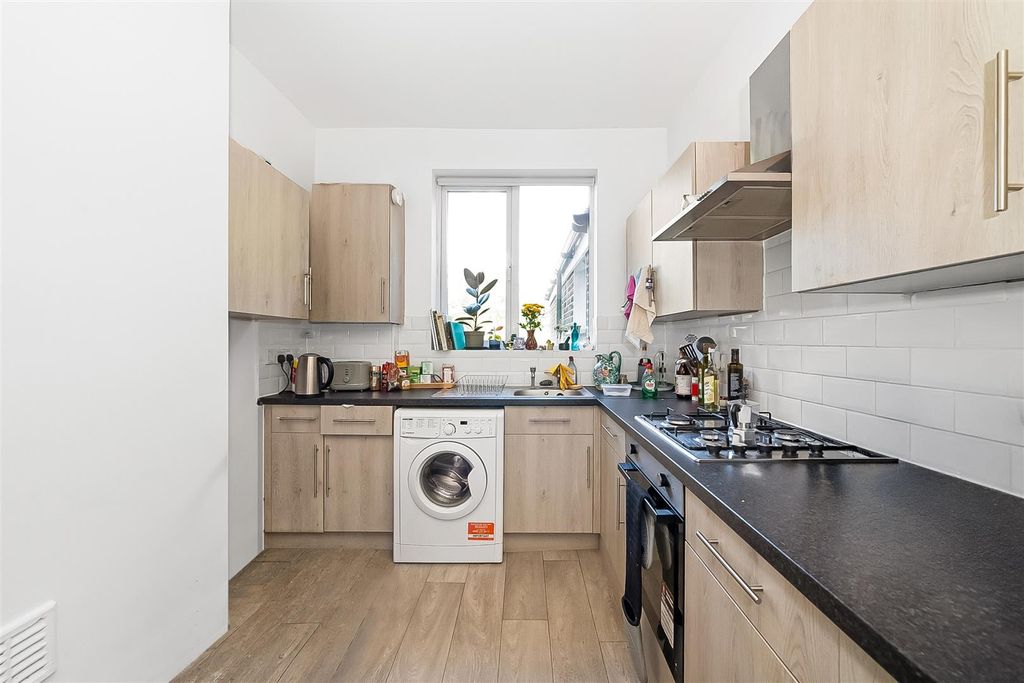 Property photo 2 of 9 Kitchen 2.Jpg