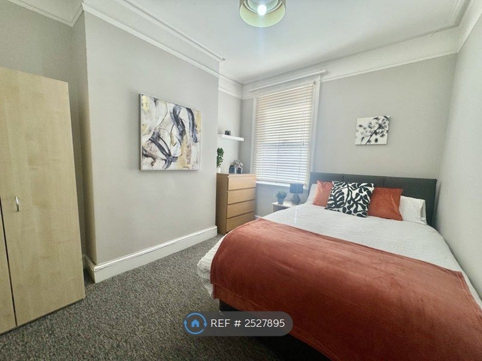 Property photo 1 of 7 Bedroom