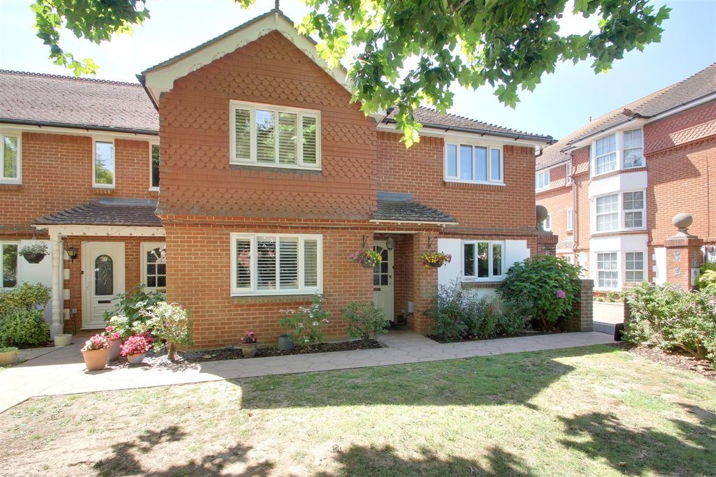 Property photo 1 of 12 External