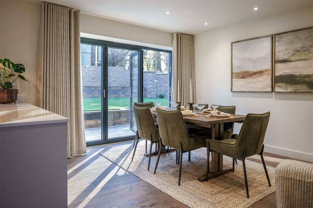 Property photo 3 of 10 Show Home