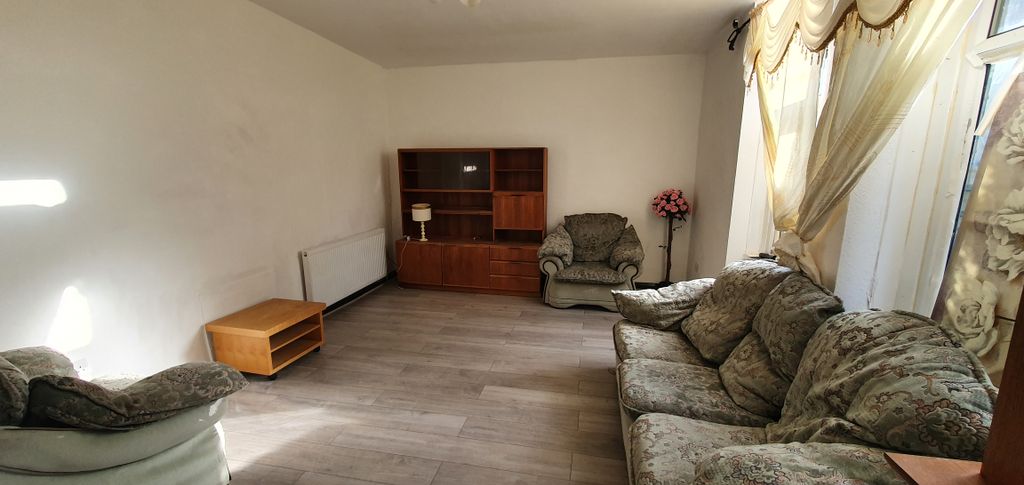 Property photo 2 of 4