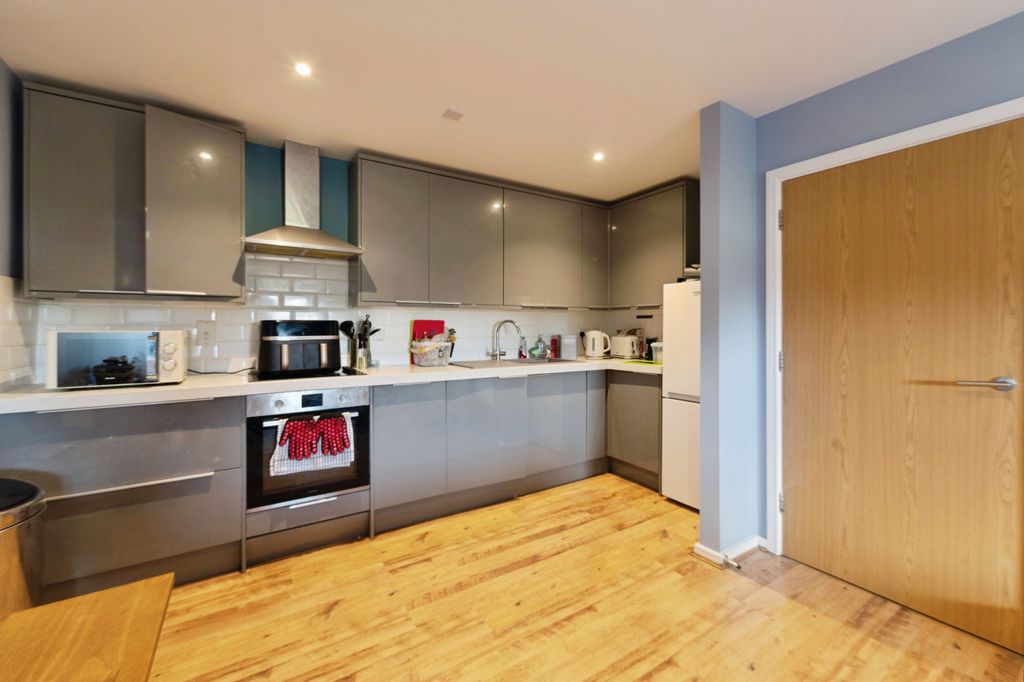 Property photo 2 of 11