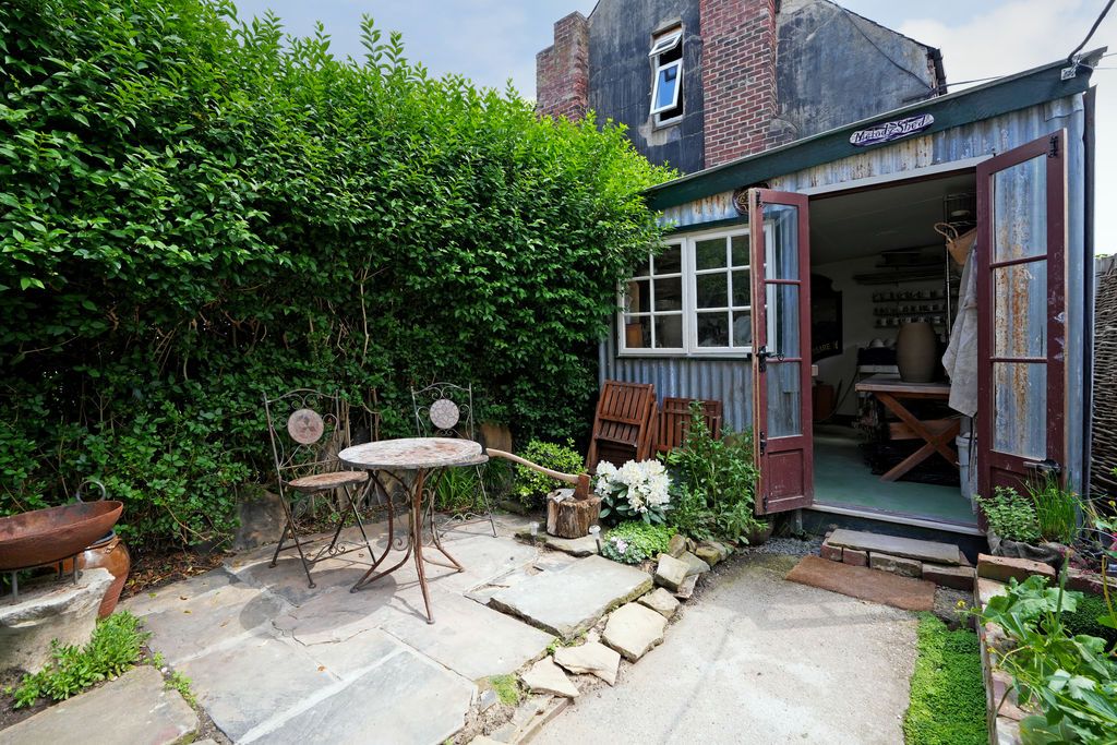 Property photo 3 of 30 Enclosed Garden