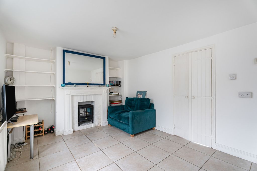 Property photo 2 of 8