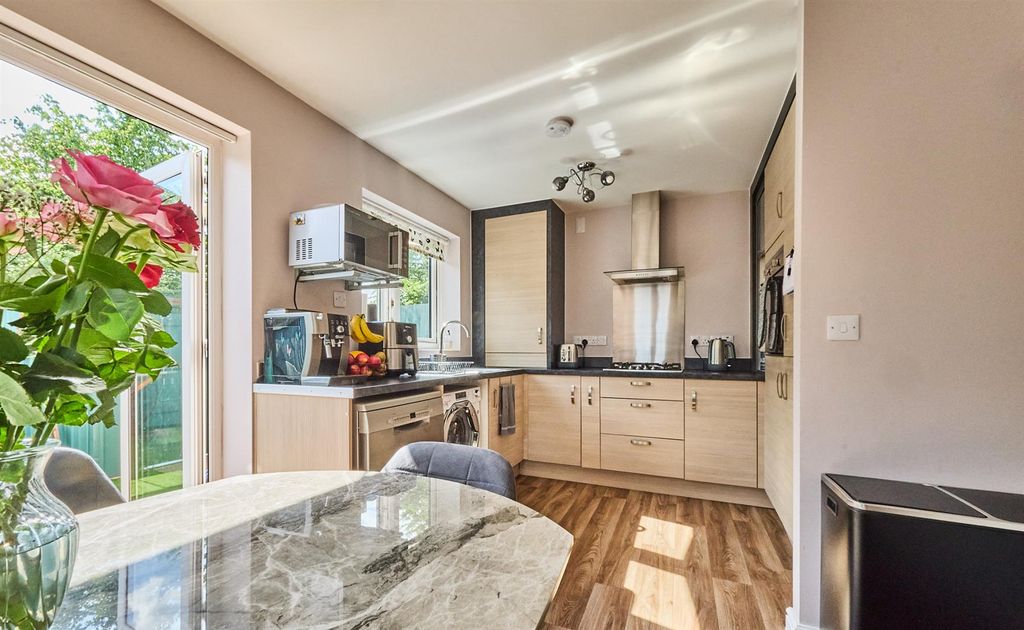 Property photo 2 of 10 St Francis Close.Jpg