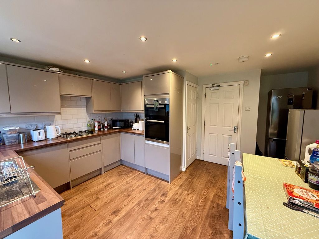 Property photo 2 of 3