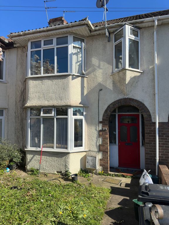 Property photo 1 of 8 Charming Terraced Home With A Bright Bay Window...