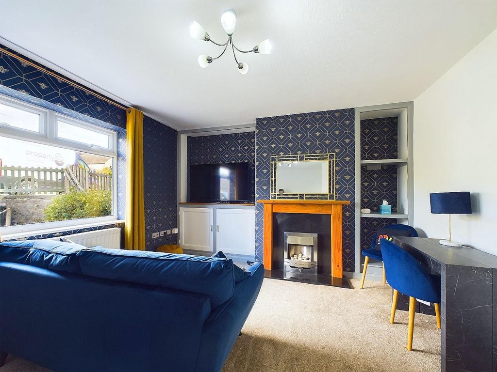 Property photo 3 of 28 Sitting Room