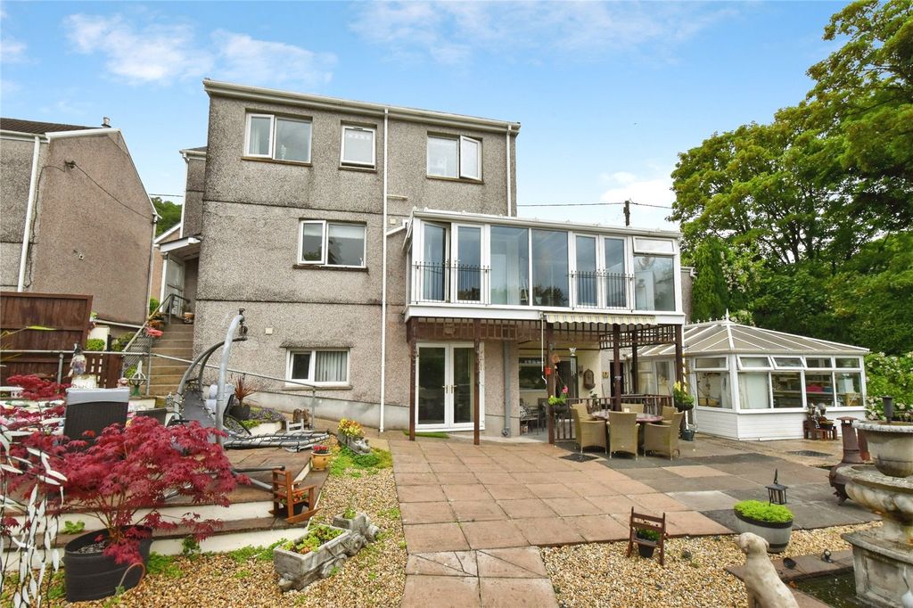 Property photo 2 of 49 Picture No. 27
