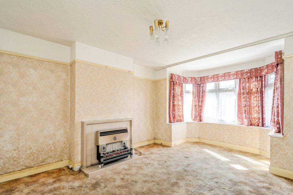 Property photo 2 of 17 Photo