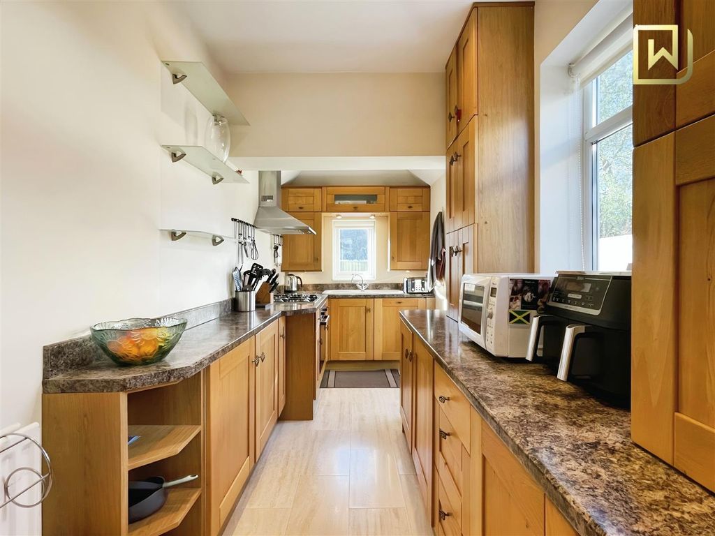Property photo 2 of 21 Kitchen