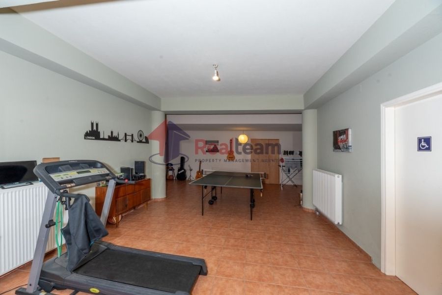 Property photo 2 of 25