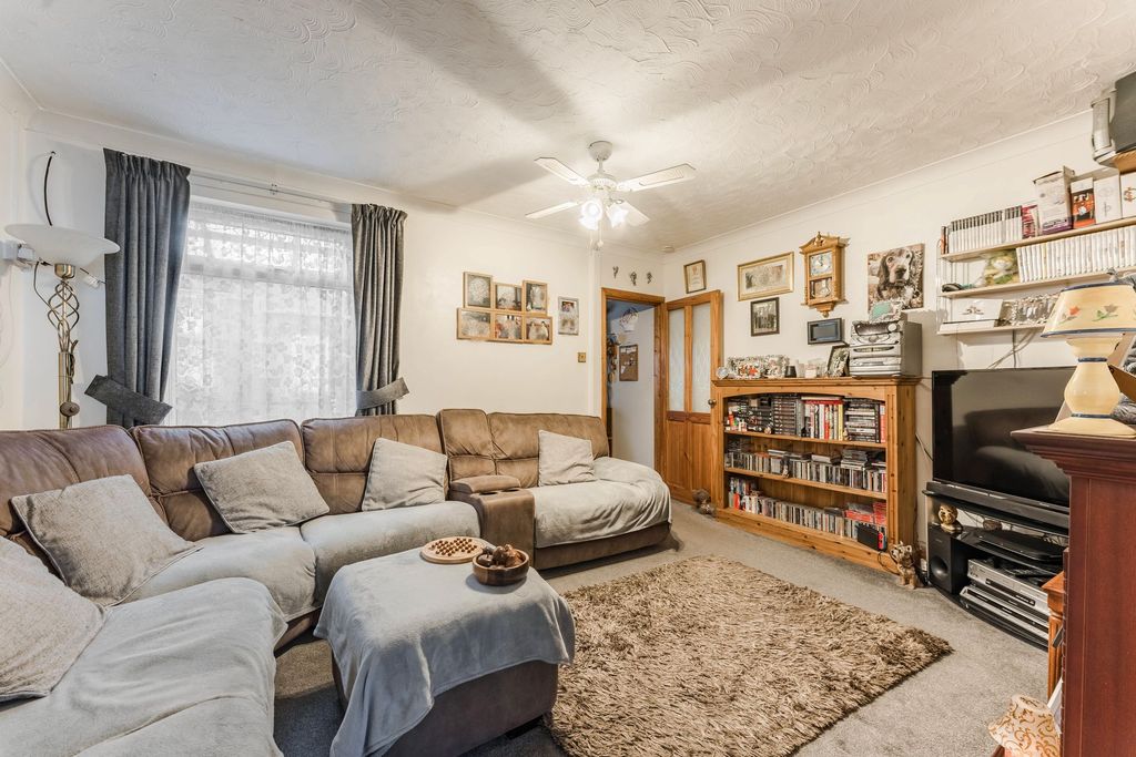Property photo 2 of 18