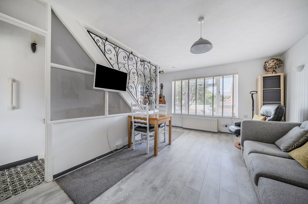 Property photo 2 of 8 1353397-18-68d40E...