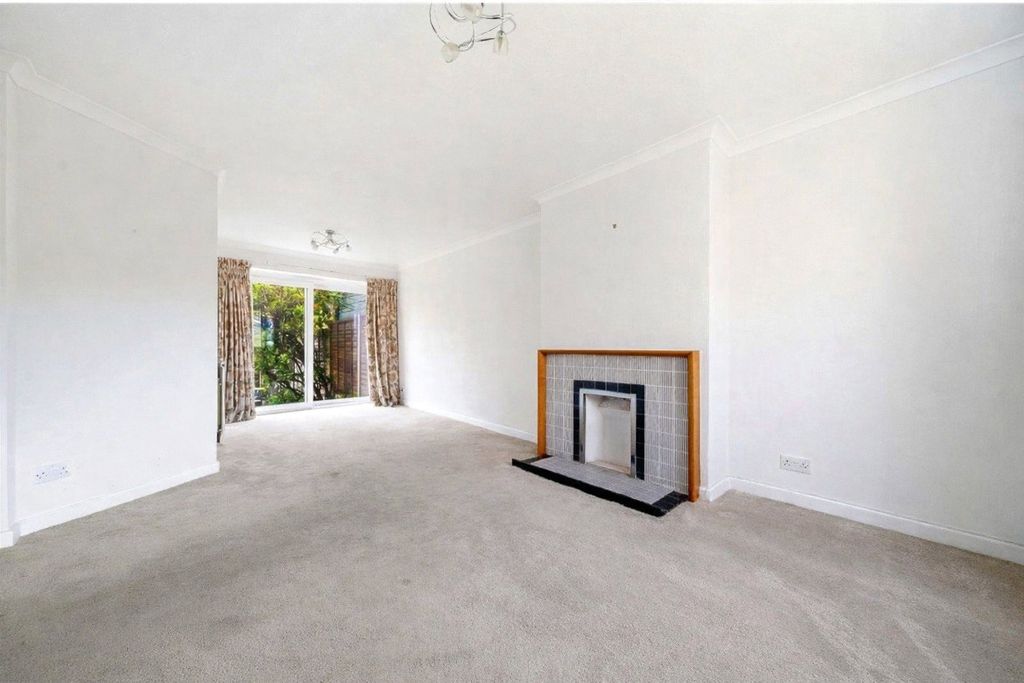 Property photo 2 of 23 Picture No. 35