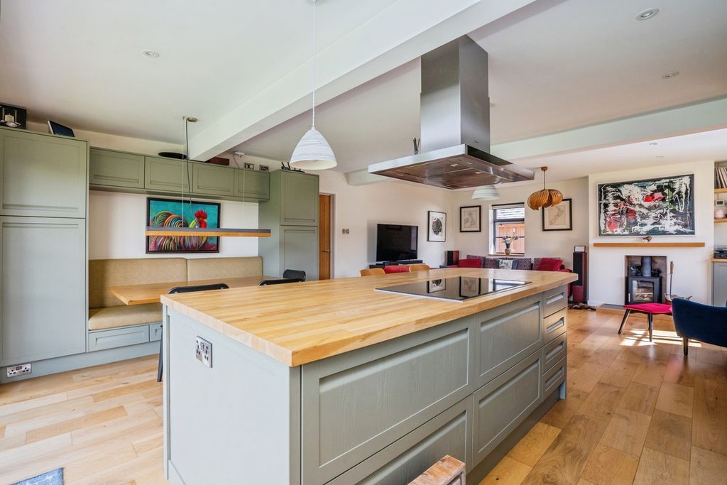 Property photo 3 of 17 Pbox-Img.Jpg