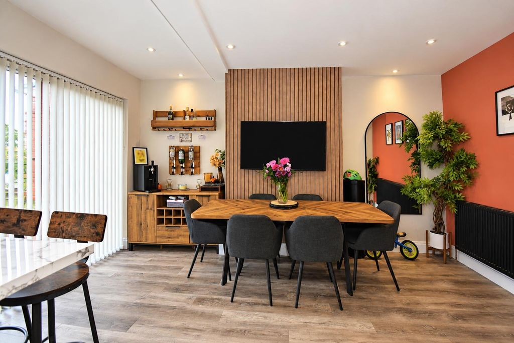 Property photo 2 of 18 P (4).Png