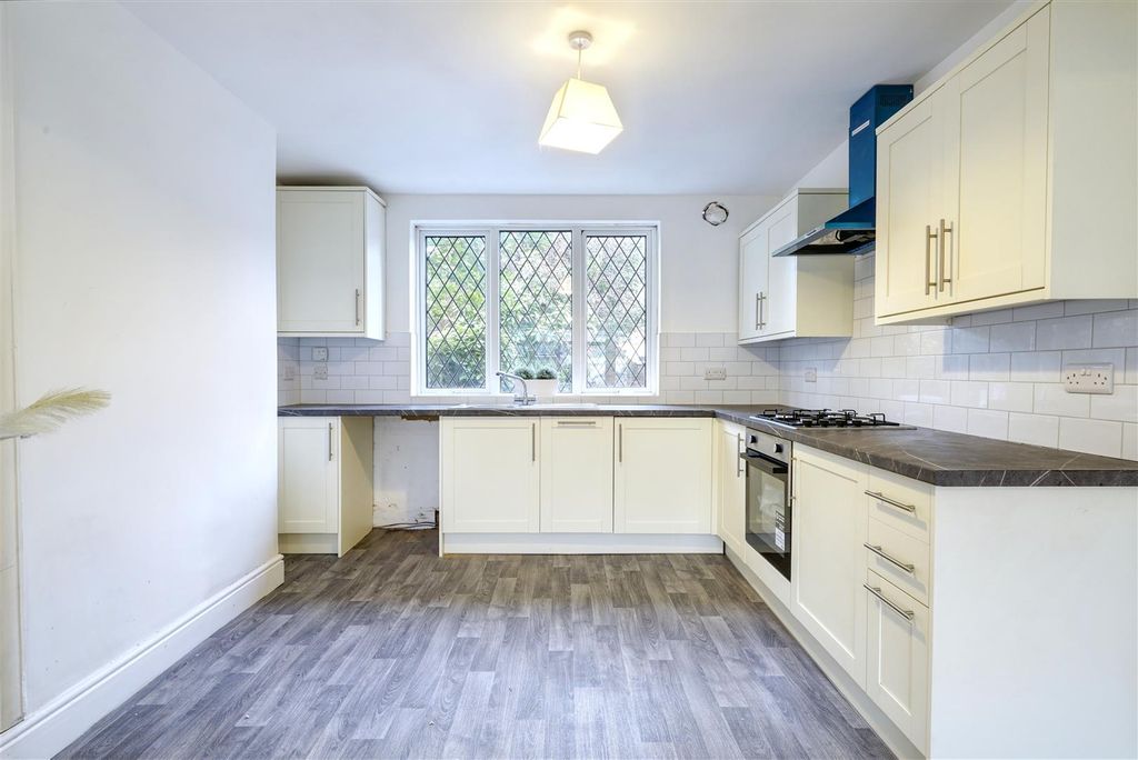 Property photo 2 of 18 Dining Kitchen