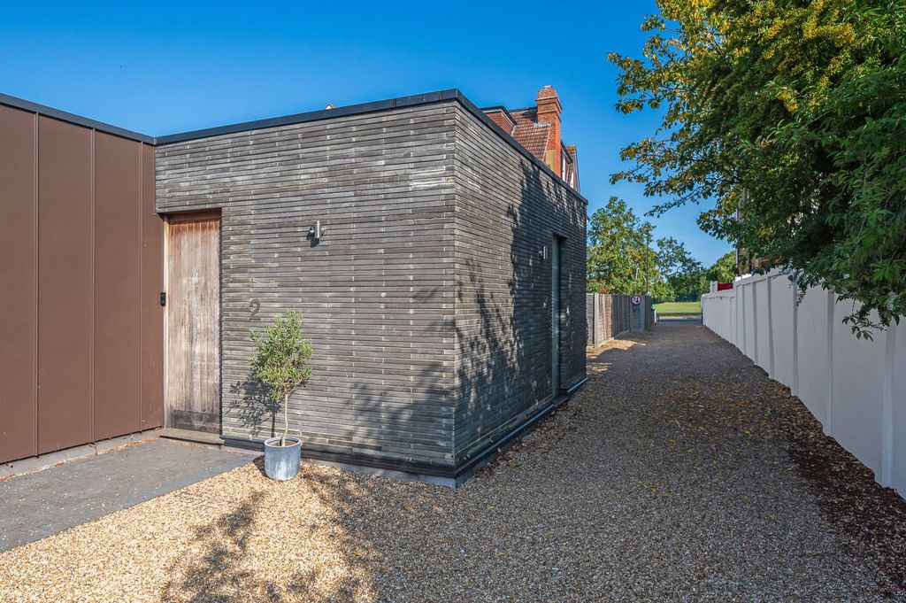 Property photo 2 of 36
