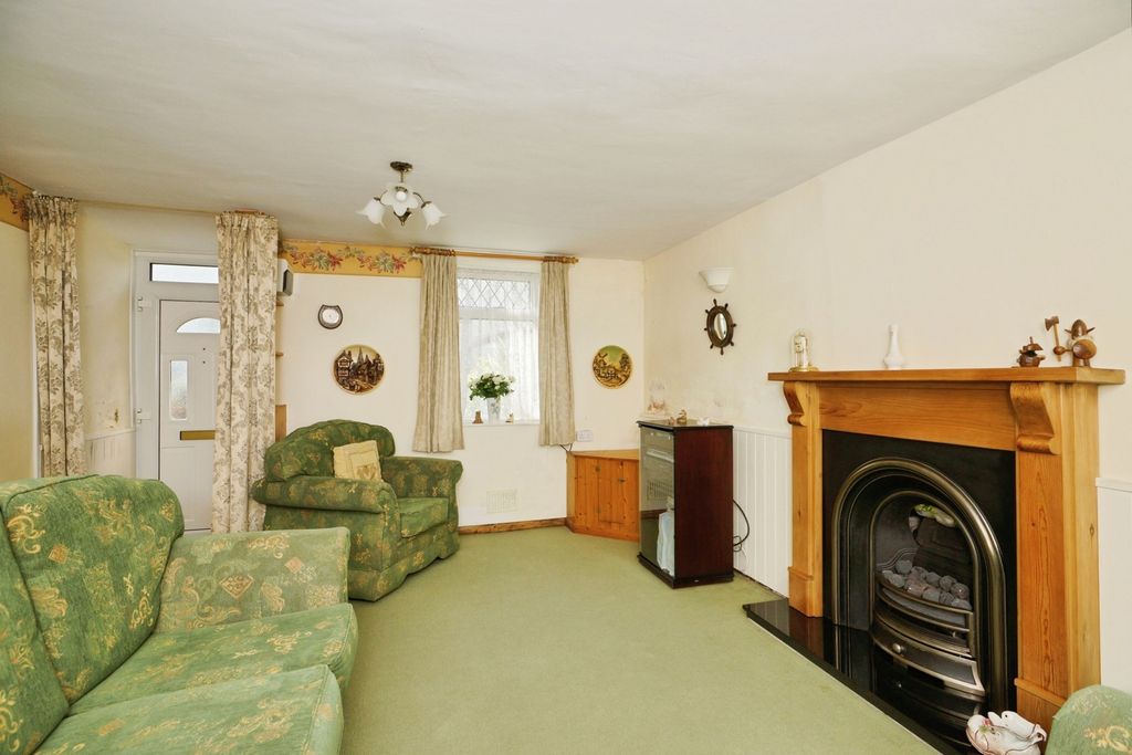 Property photo 2 of 17 Photo