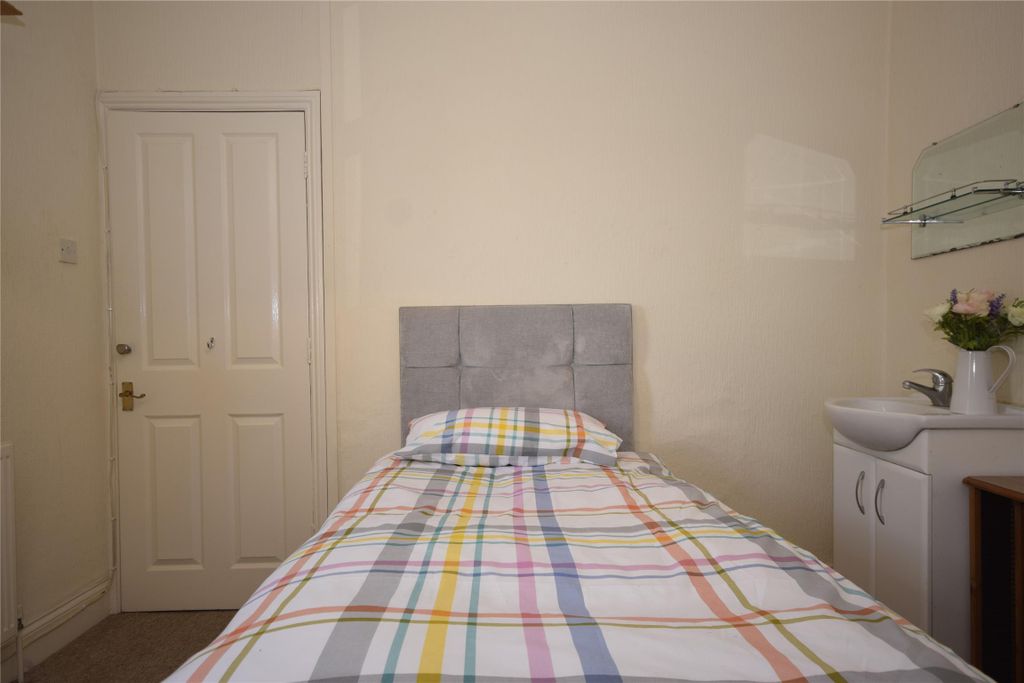 Property photo 3 of 8 Room