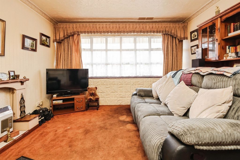 Property photo 3 of 19