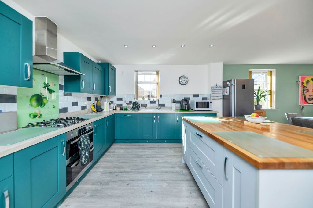 Property photo 2 of 21